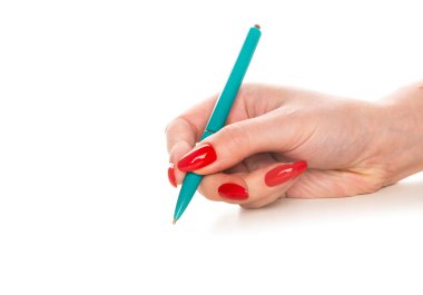 Güzel el yakın kadar kırmızı manikür yazma kalemi ile çivi