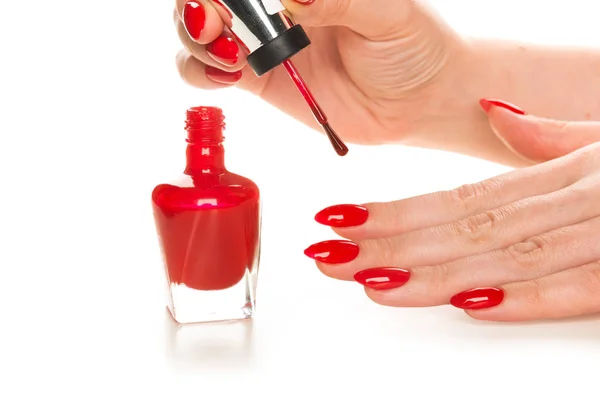 Weibliche Hand Mit Roter Nagellackflasche — Stockfoto