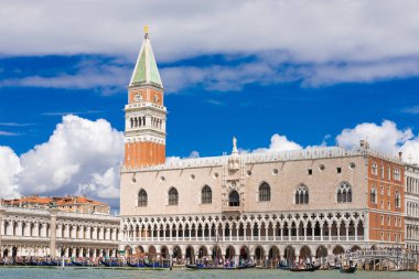 Venedik landmark, görünümden deniz piazza San marco veya st mark Meydanı, campanile ve ducale veya doge Sarayı. İtalya, Avrupa