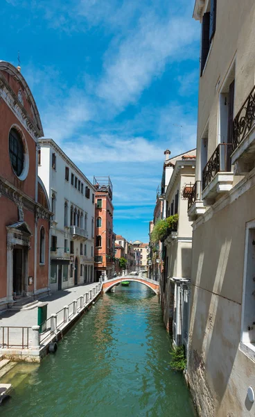 Pequeño Canal Tranquilo Hermoso Venecia Italia — Foto de Stock