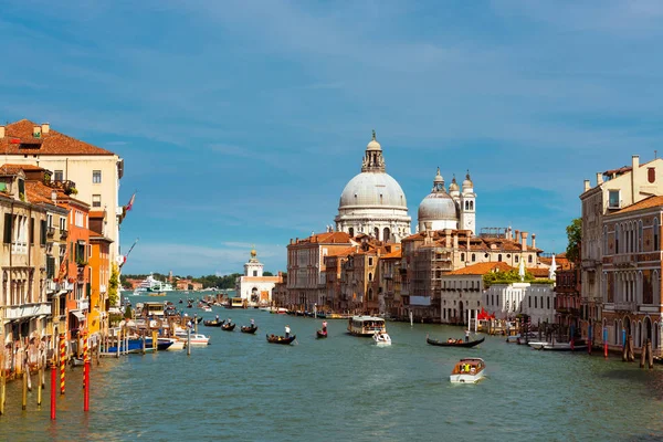 意大利威尼斯大运河和大教堂Santa Maria Della Salute — 图库照片