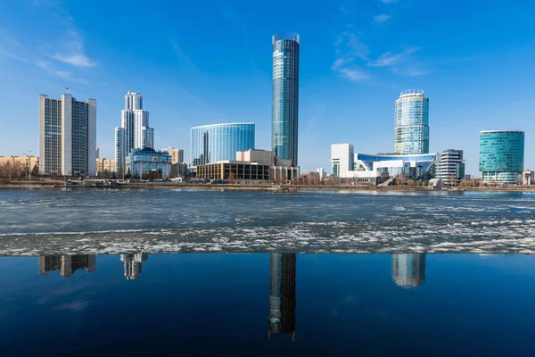 Quay wharf vallen Jekaterinburg City — Stockfoto