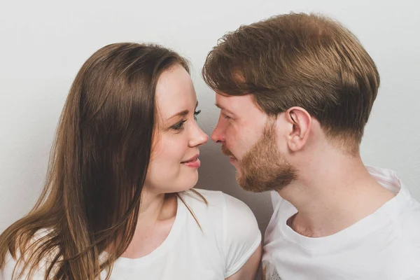 Happy Young Couple Facing Each Other — Stock Photo, Image
