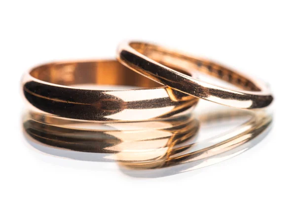 Anillos de boda de oro — Foto de Stock