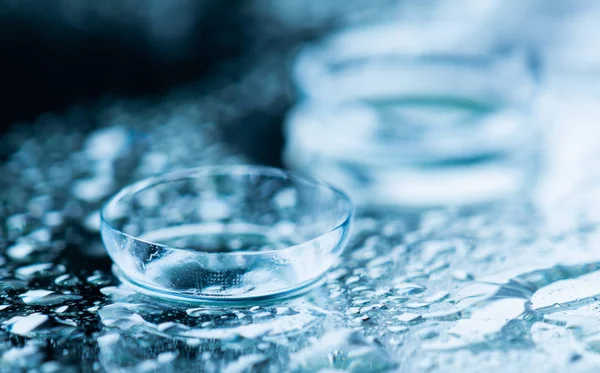 Duas lentes de contato com reflexão — Fotografia de Stock