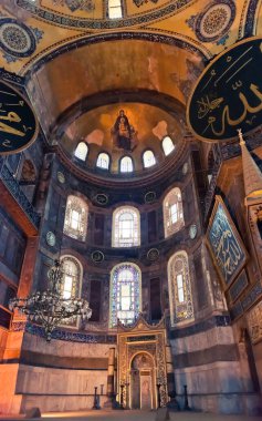 Ayasofya 'nın içi. Türkiye 'nin İstanbul kentindeki Bizans Kültürü' nün en büyük anıtı.. 