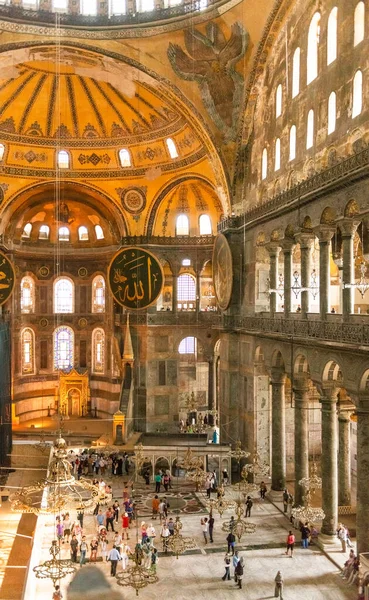 Istanbul Turkey August 2013 Emberek Ellátogatnak Ayasofya Múzeumba Hagia Sophia — Stock Fotó