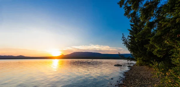 Hermosa Puesta Sol Sobre Lago Verano —  Fotos de Stock