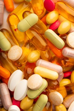 Bir sürü renkli ilaç. Arkaplan veya metin