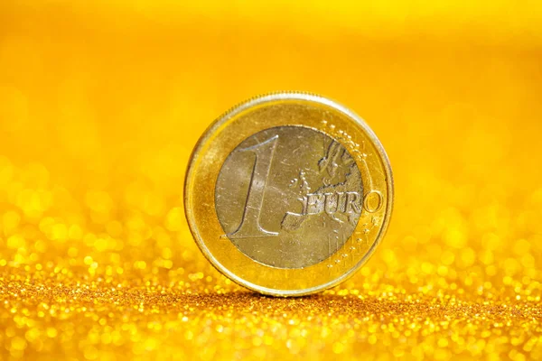 Ένα Κέρμα Ευρώ Πάνω Από Αφηρημένο Backgroun — Φωτογραφία Αρχείου