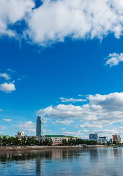 Yekaterinburg Skyline Centro Ciudad Río Iset —  Fotos de Stock