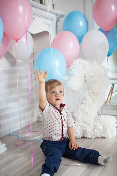 Verjaardag van kleine jongen — Stockfoto