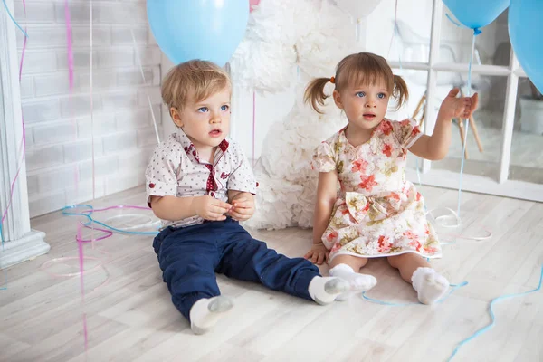 Cumpleaños de gemelos — Foto de Stock