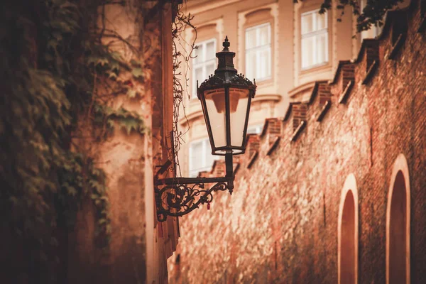 Ліхтар на вулиці Праги — стокове фото