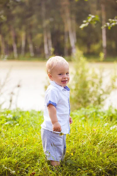 Pequeño chico de verano —  Fotos de Stock