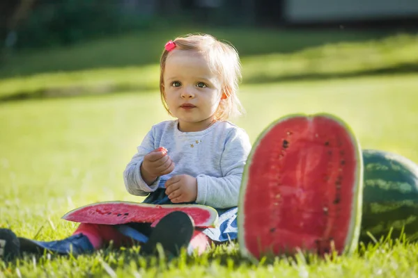 Watermelon and girl — Stock Photo, Image