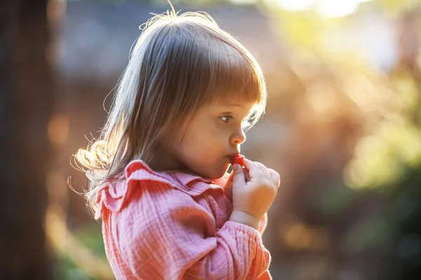 Happy summer girl — Stock Photo, Image