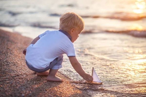 Little boy and sea — Stock Photo, Image
