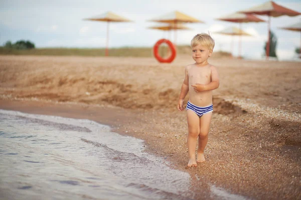 Ragazzino divertente — Foto Stock