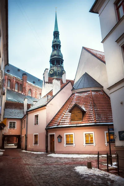 Vieille rue à Riga, Lettonie Photos De Stock Libres De Droits