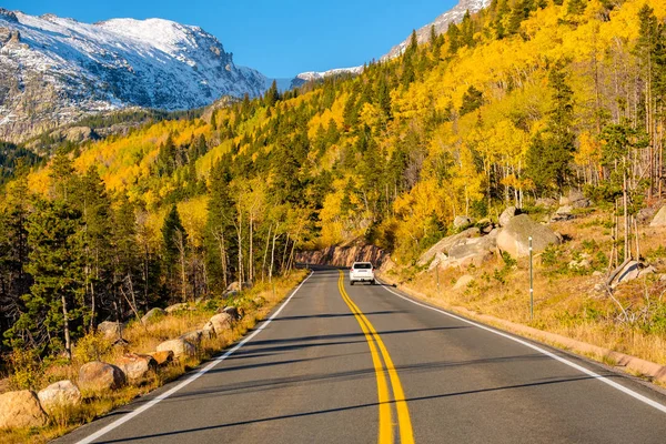 Snelweg Herfst Zonnige Dag Rocky Mountain National Park Colorado Verenigde — Stockfoto