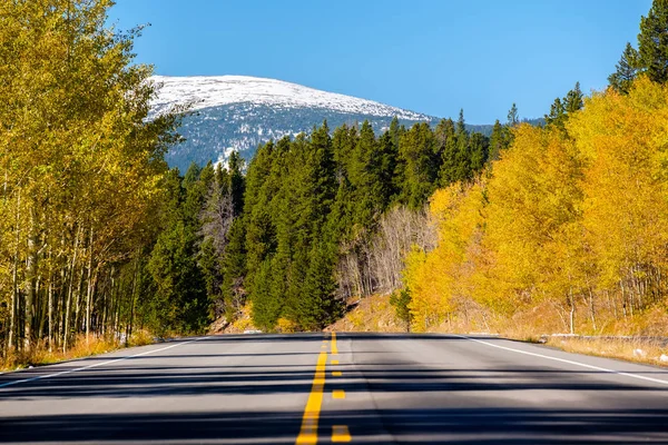 秋の晴れた日 米国コロラド州高速道路 — ストック写真