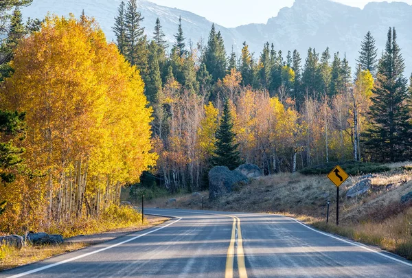 Snelweg Herfst Zonnige Dag Rocky Mountain National Park Colorado Verenigde — Stockfoto