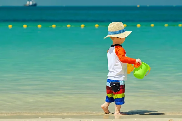 Två Gamla Barn Pojke Leker Med Strandleksaker Stranden — Stockfoto