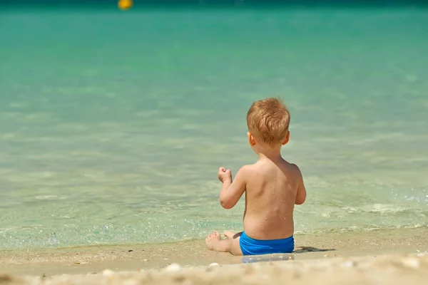 Due Anni Bambino Ragazzo Sulla Spiaggia — Foto Stock