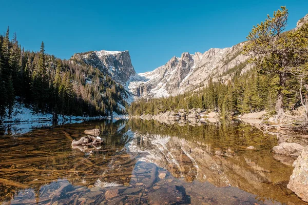 Lago Sogno Riflessione Con Montagne Innevate Intorno Autunno Rocky Mountain — Foto Stock