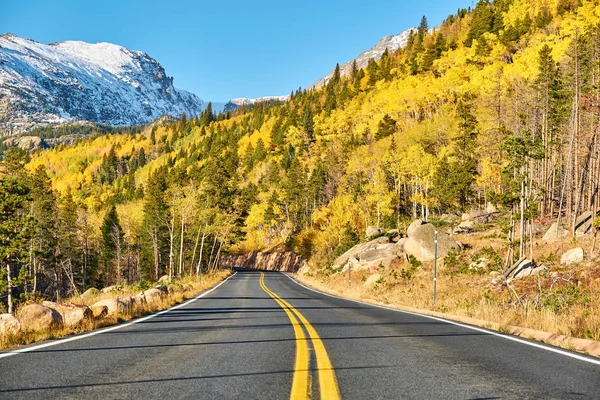 Snelweg Herfst Zonnige Dag Rocky Mountain National Park Colorado Verenigde — Stockfoto