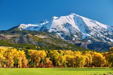 Mount Sopris sonbahar manzara içinde Colorado Rocky Dağları, ABD 