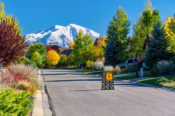 Bostadsområde Med Mount Sopris Bakgrund Colorado Hösten Usa — Stockfoto