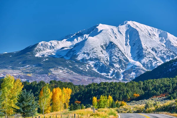 Highway Snow Covered Mount Sopris Background Colorado Autumn Usa — Stock Photo, Image