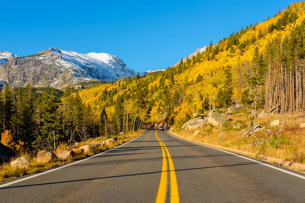 Autobahn Herbst Sonnigen Tag Felsigen Bergen Nationalpark Colorado Usa — Stockfoto