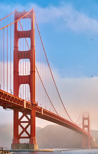 サンフランシスコ カリフォルニア州 アメリカ合衆国のフォート ポイントからゴールデン ゲート ブリッジの眺め — ストック写真