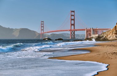 Golden Gate Köprüsü manzarası Baker Beach, San Francisco, California, ABD.
