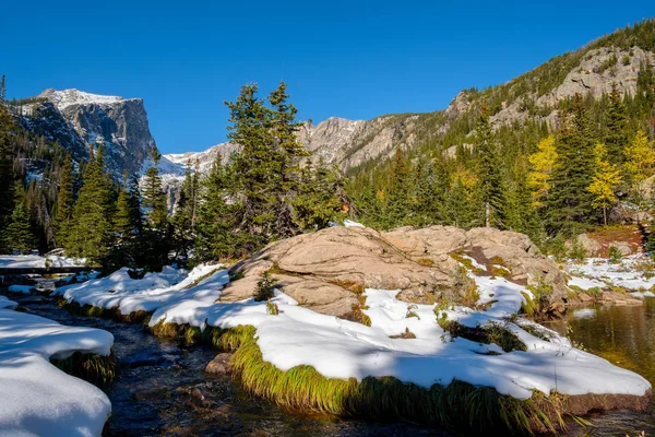 View Hallett Peak Flattop Mountain Snow Autumn Trail Emerald Lake — Stock Photo, Image