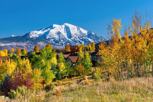 Barrio Residencial Colorado Otoño Estados Unidos Monte Sopris Paisaje — Foto de Stock