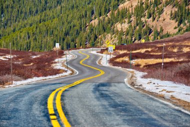 Otoyol yılında Colorado Rocky Dağları Sonbahar, ABD.