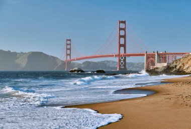 Golden Gate Köprüsü manzarası Baker Beach, San Francisco, California, ABD.