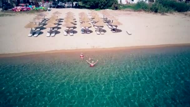 Familie Strand Luftaufnahme Sithonia Griechenland — Stockvideo