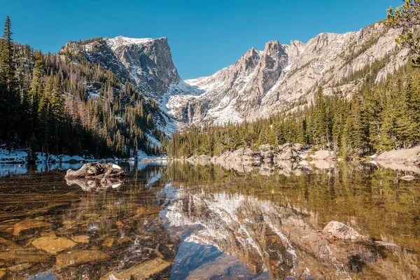 Dream Lake Reflexão Com Montanhas Neve Redor Outono Parque Nacional — Fotografia de Stock