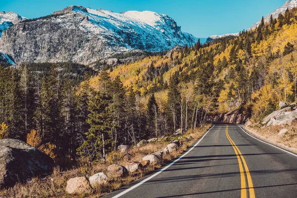 Otoyol Sonbahar Güneşli Günde Rocky Dağları Milli Parkı Nda Colorado — Stok fotoğraf