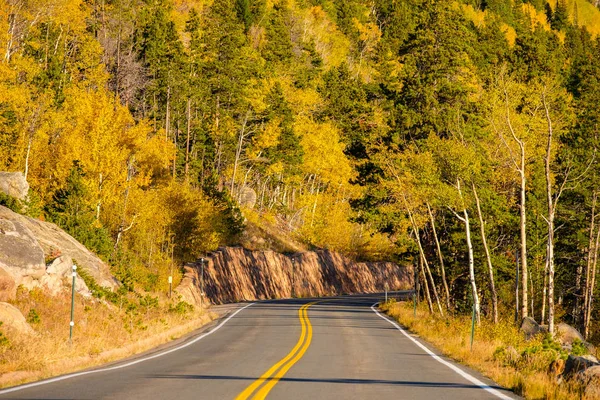 Snelweg Zonnige Herfstdag Rocky Mountains National Park Colorado Usa — Stockfoto