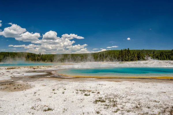 Forró Termálforrásból Szivárvány Medencében Yellowstone Nemzeti Parkban Fekete Homok Vízgyűjtő — Stock Fotó