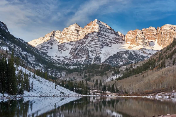 Maroon Bells Maroon Lake Com Reflexo Rochas Montanhas Neve Redor — Fotografia de Stock