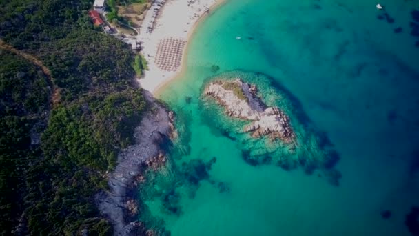 美しいビーチの空中撮影 シトニア ギリシャ — ストック動画