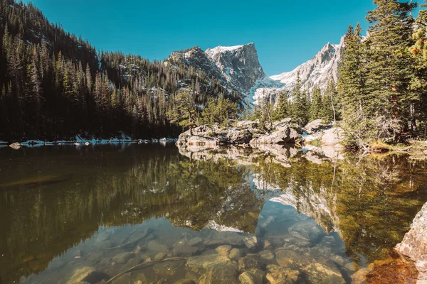 Vista Panorámica Del Lago Dream Reflexión Las Montañas Agua Parque — Foto de Stock