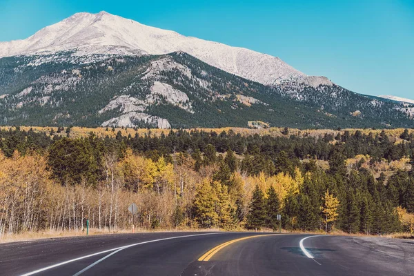 Puste Autostrady Jesień Las Colorado Stany Zjednoczone Ameryki — Zdjęcie stockowe